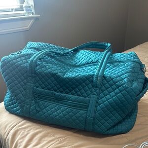 Vera Bradley duffle large NEW w/o tag